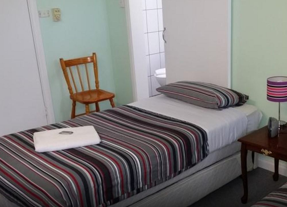 Warners At The Bay Motel วอร์เนอร์สเบย์ ภายนอก รูปภาพ